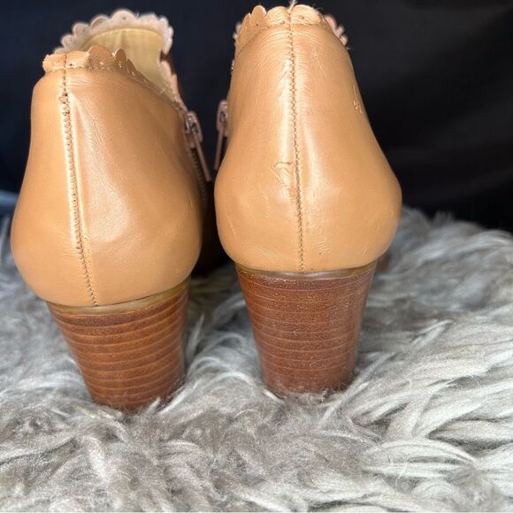 Jack Rogers tan scalloped leather block heel ankle boots women’s shoe size 8 - Picture 7 of 12
